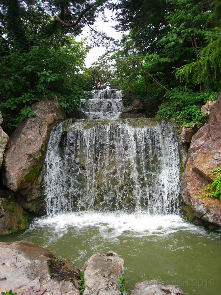Botanical Gardens 2010 0240.jpg - The Chicago Botanic Gardens. Wear comfortable shoes, and be prepared to enjoy the landscape for a day.